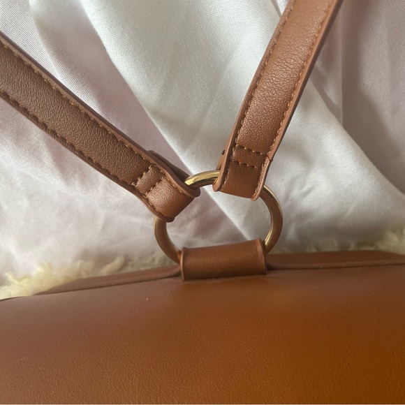 Forever21 faux-shearling backpack, 90s style, perfect condition, never worn - Picture 8 of 9